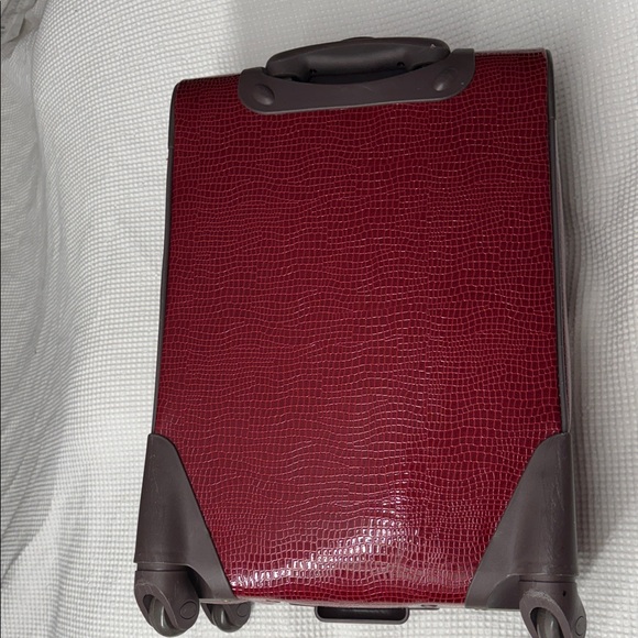 Samantha Brown Red Crocodile Embossed Spinner Travel Carry-On Bag  - 9 x 14 x 22 - Picture 7 of 10